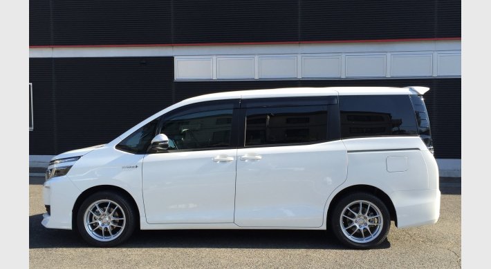 トヨタ VOXY HV(DWR80G)｜USERS GALLERY｜ENKEI WHEELS
