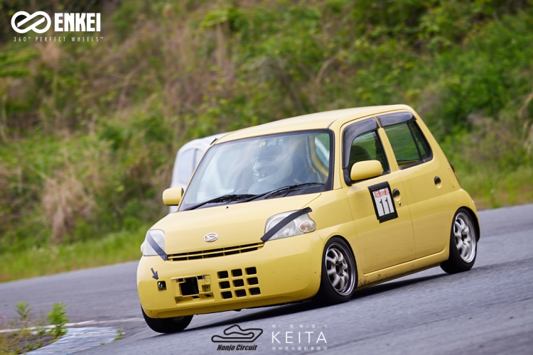 エッセ ダイハツ（DAIHATSU）ブラック カスタムの中古車販売なら