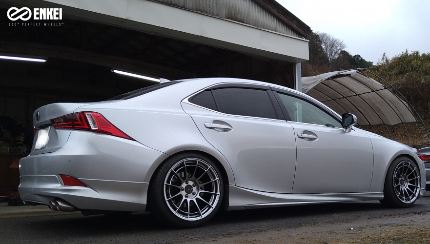 Lexus IS300Hホイル